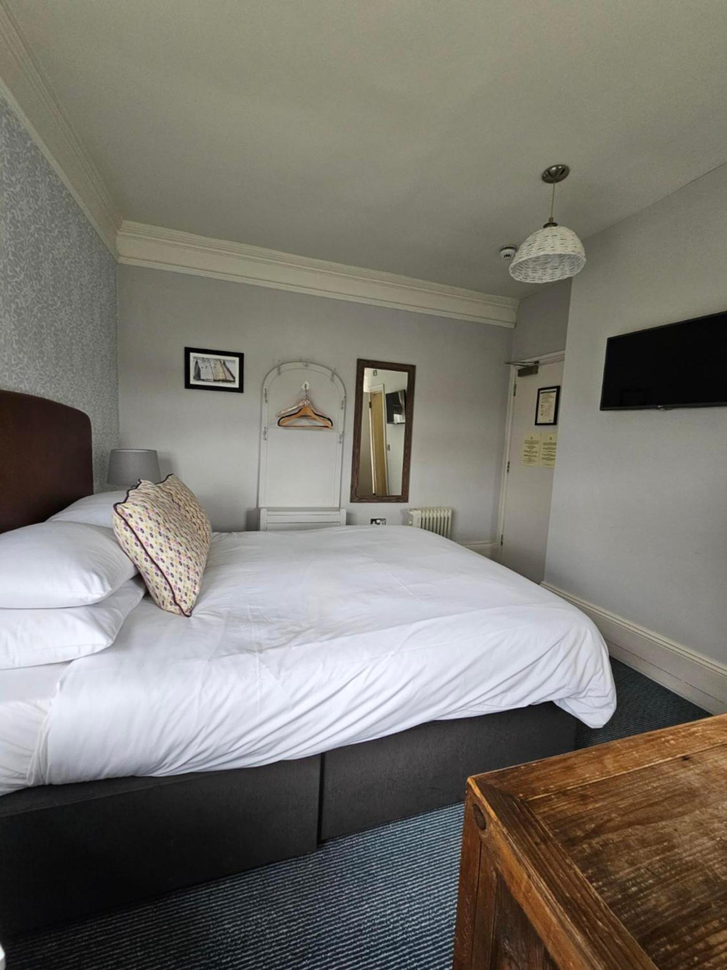 Cockhaven Arms Hotel Bishopsteignton Екстериор снимка